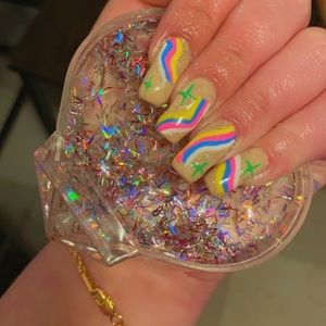 Y’all I’m doing press ons , acrylic and gelx . I do custom orders.